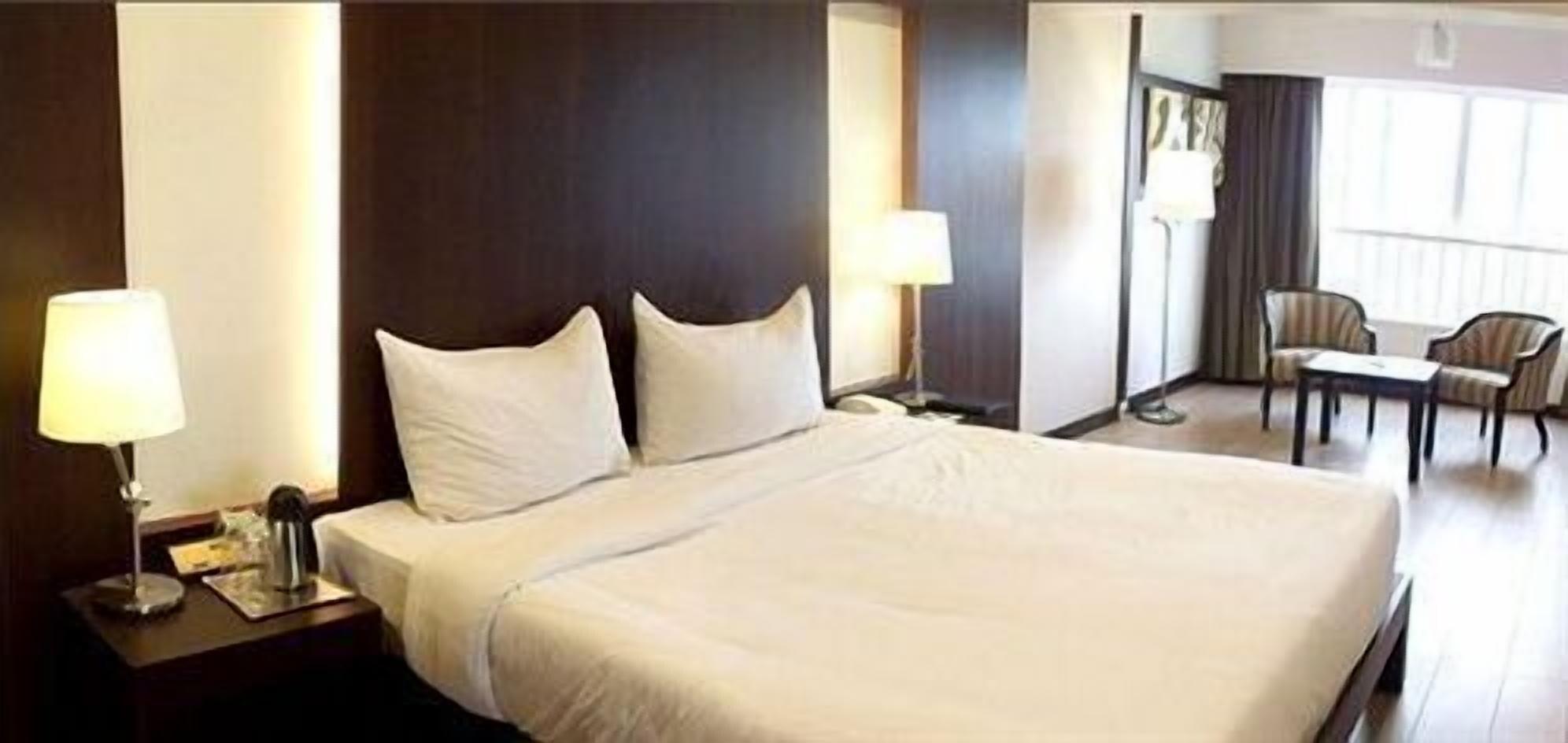 Aurora Towers Hotel