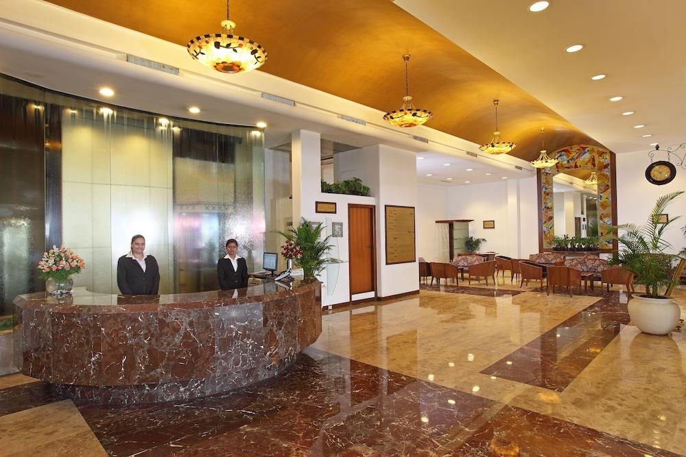 Hotel Aurora Towers