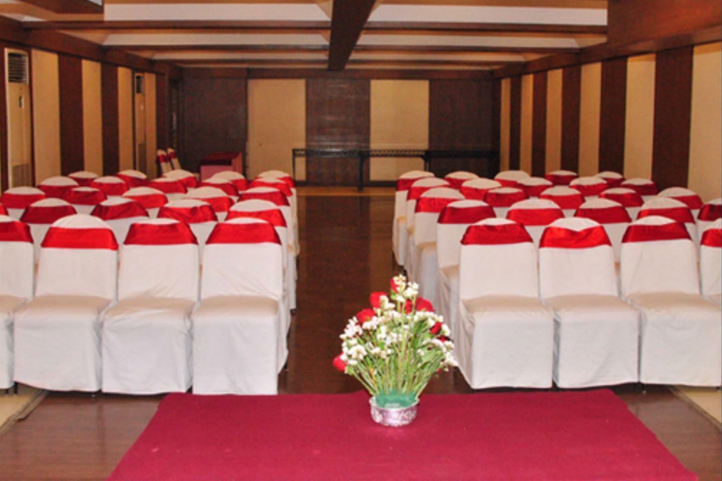Hotel Aurora Towers 4*
