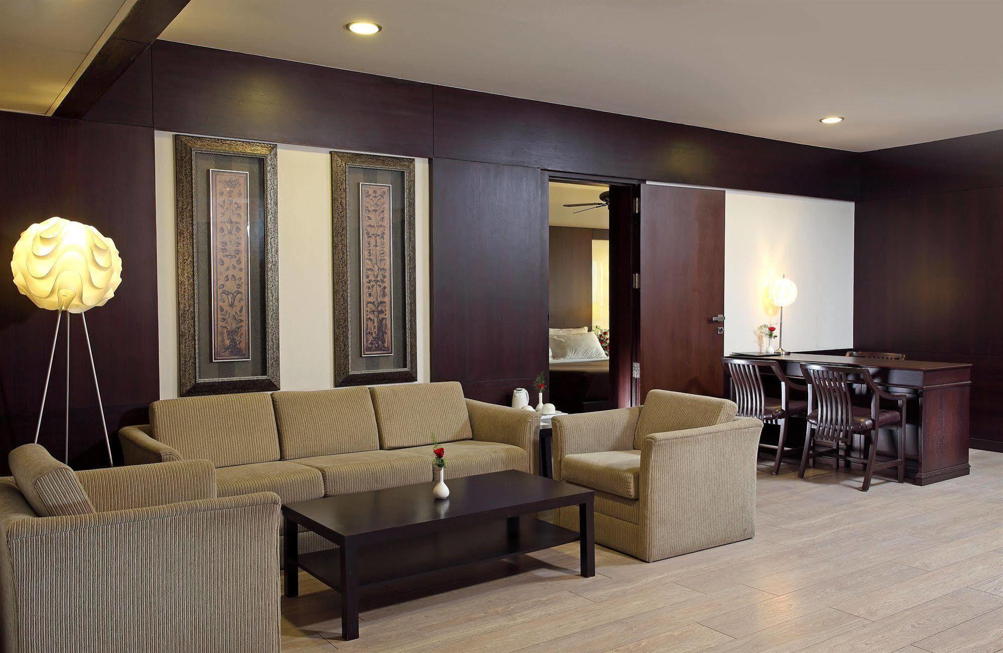 Hotel Aurora Towers Pune